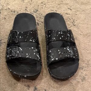 Freedom Moses Speckled Black Sandals